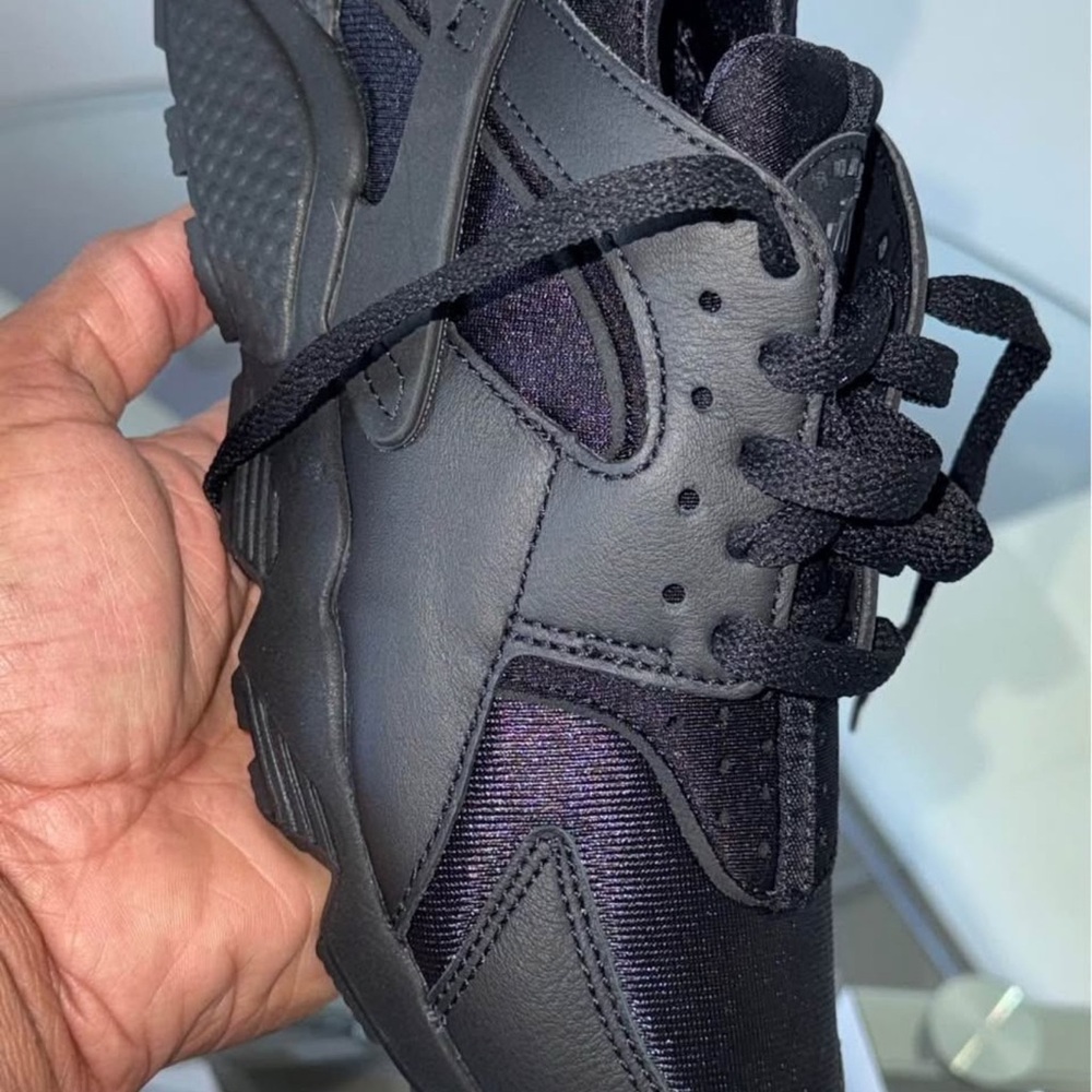 Nike Air Huarache Women size 6